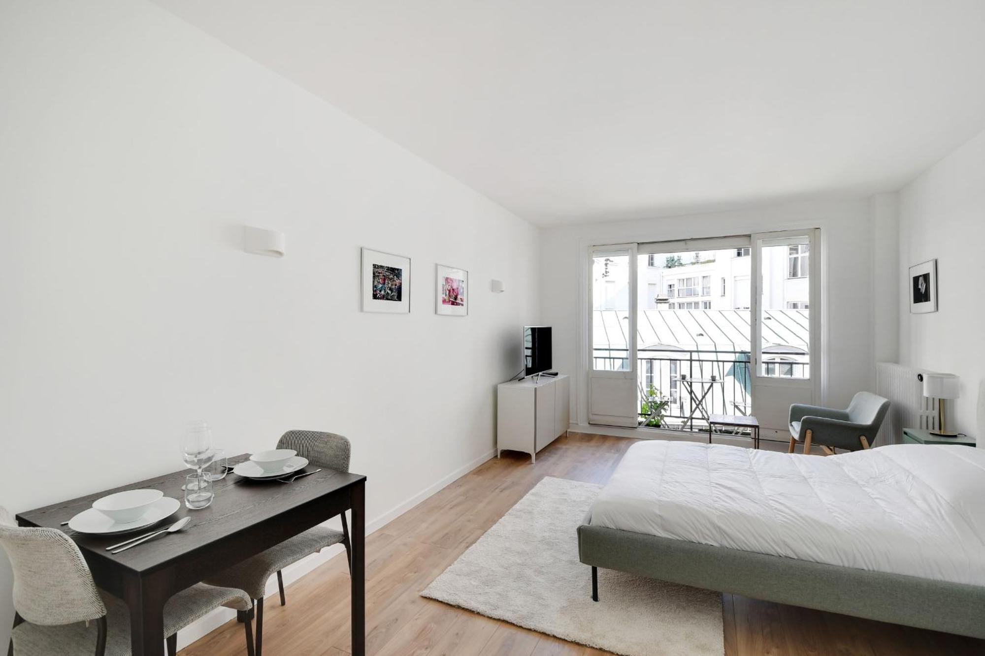 Bright Studio For 2 - Champs-Elysees Paris Exterior photo