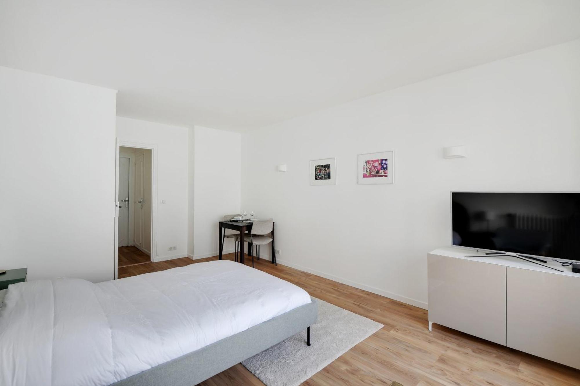 Bright Studio For 2 - Champs-Elysees Paris Exterior photo